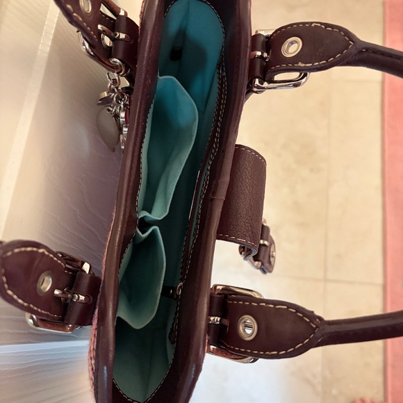 Isabella Fiore Handbag—Adorable!! - Picture 3 of 5